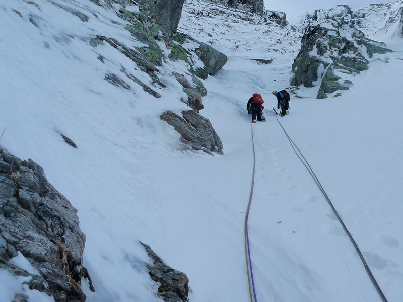 Formación Alpinismo Invernal II Caliza Guías