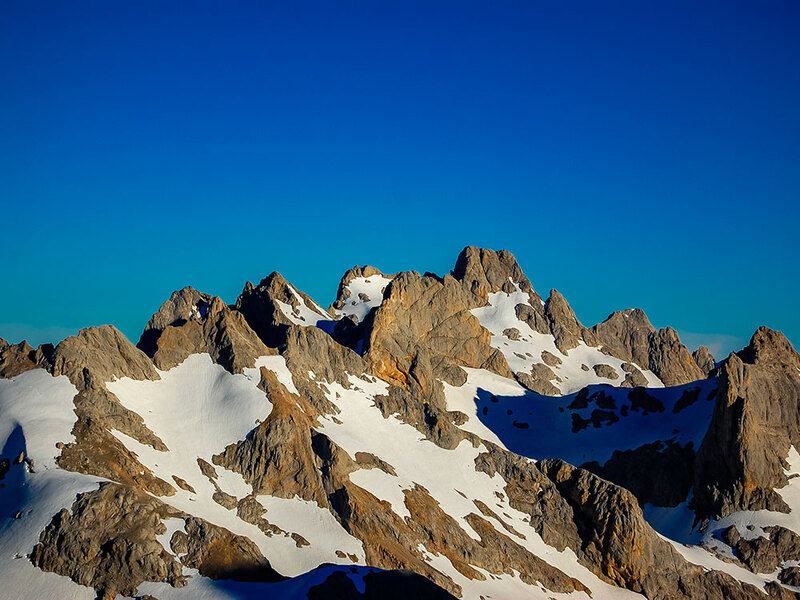 Ascensión Torrecerredo Caliza Guías