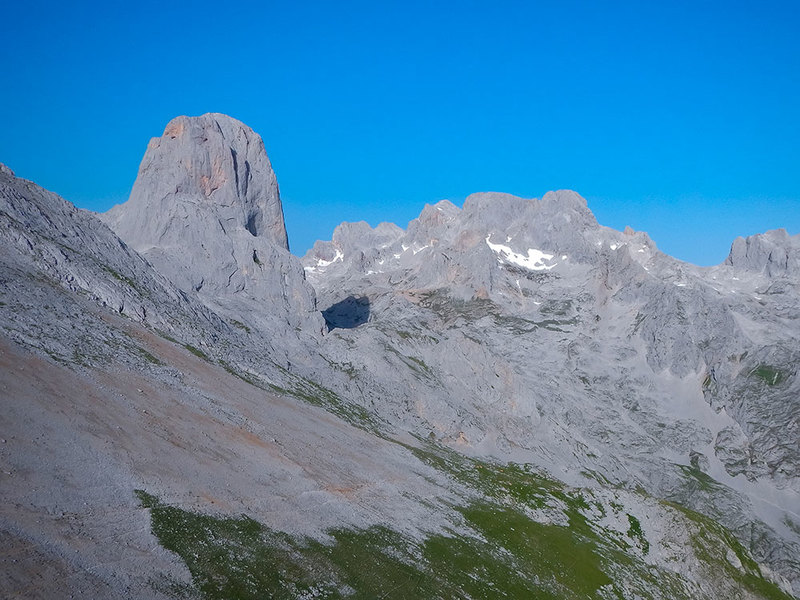 Ruta Circular Picos de Europa Caliza Guías