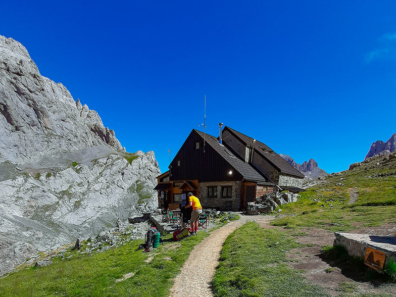 Ruta Circular Picos de Europa Caliza Guías