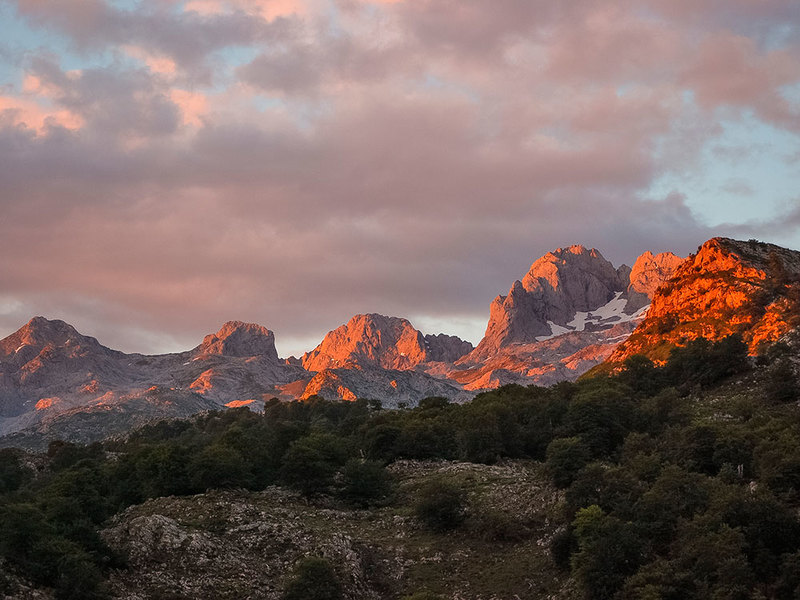 Ruta Circular Picos de Europa Caliza Guías