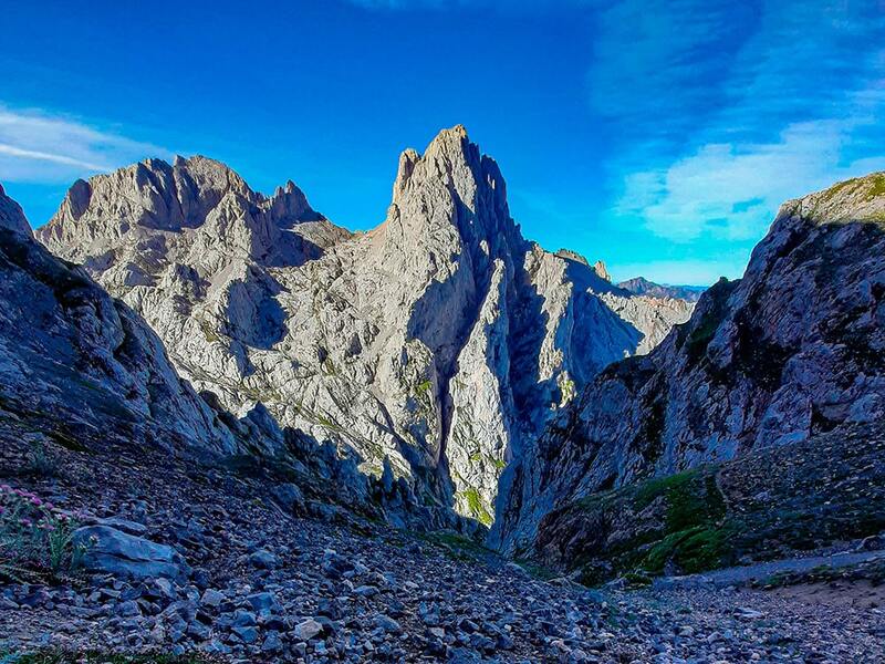 Ruta Circular 4 días Picos de Europa Caliza Guías