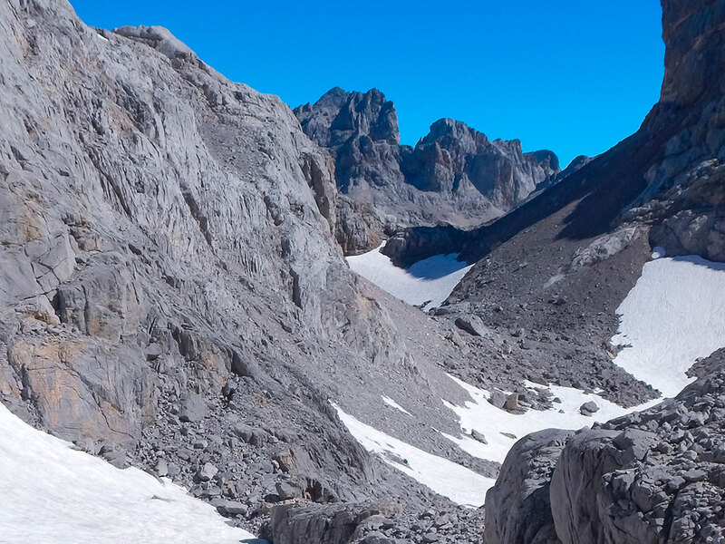 Ruta Circular 4 días Picos de Europa Caliza Guías