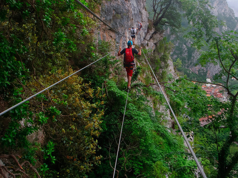 Vía Ferrata La Hermida Caliza Guías