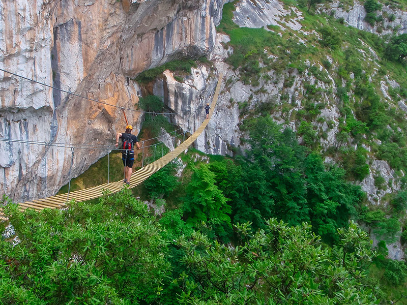 Vía Ferrata La Hermida Caliza Guías